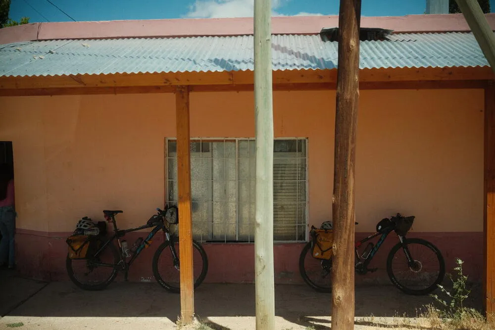 Streets of Norquinco in midday light