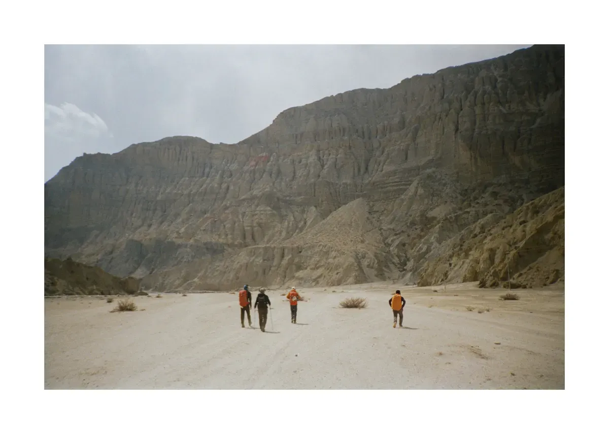 Hiking in the Gandaki river bed
